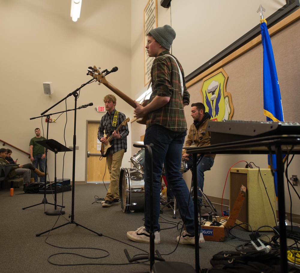 The Squeaks rock Whiteman AFB at inaugural resilience Kick Back Day