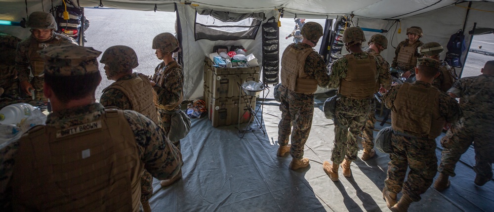 MAG-12 medical conducts flight line aid station exercise