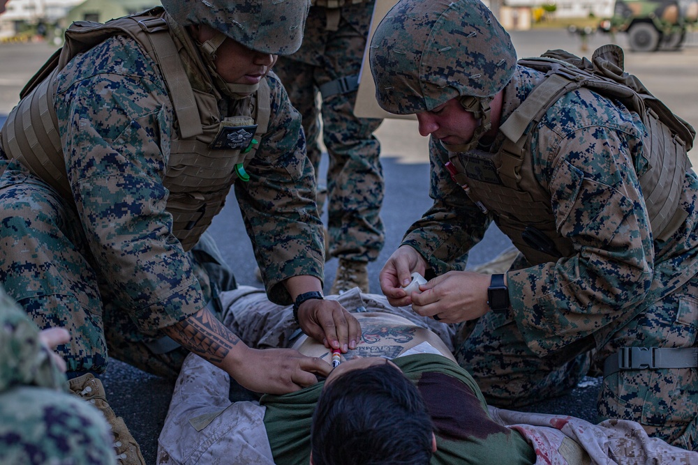 MAG-12 medical conducts flight line aid station exercise