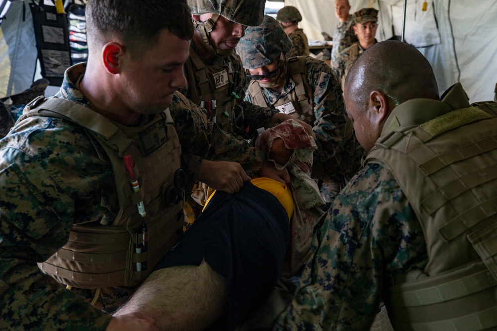 MAG-12 medical conducts flight line aid station exercise