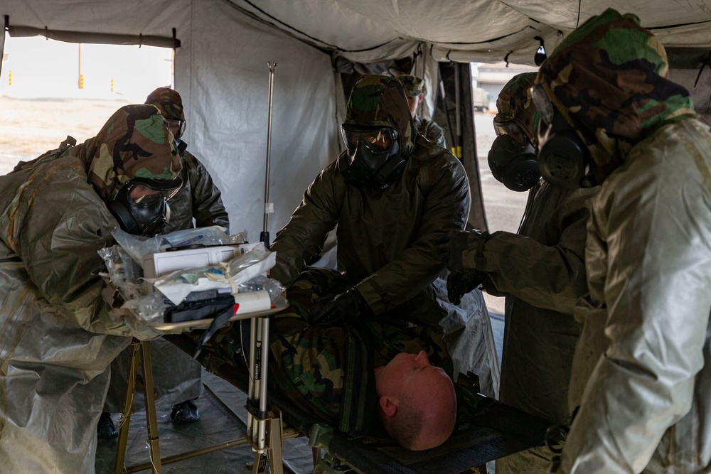 MAG-12 medical conducts flight line aid station exercise