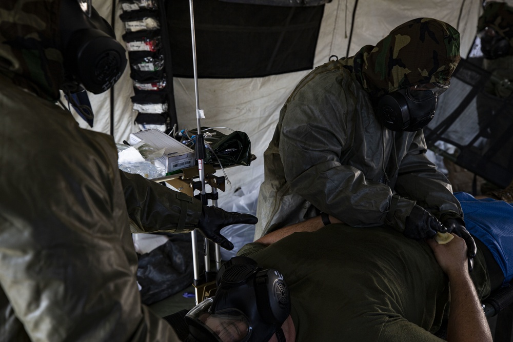 MAG-12 medical conducts flight line aid station exercise