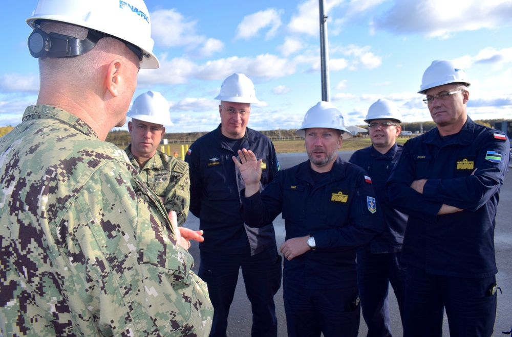 Senior Polish Navy officers visit new Aegis Ashore base