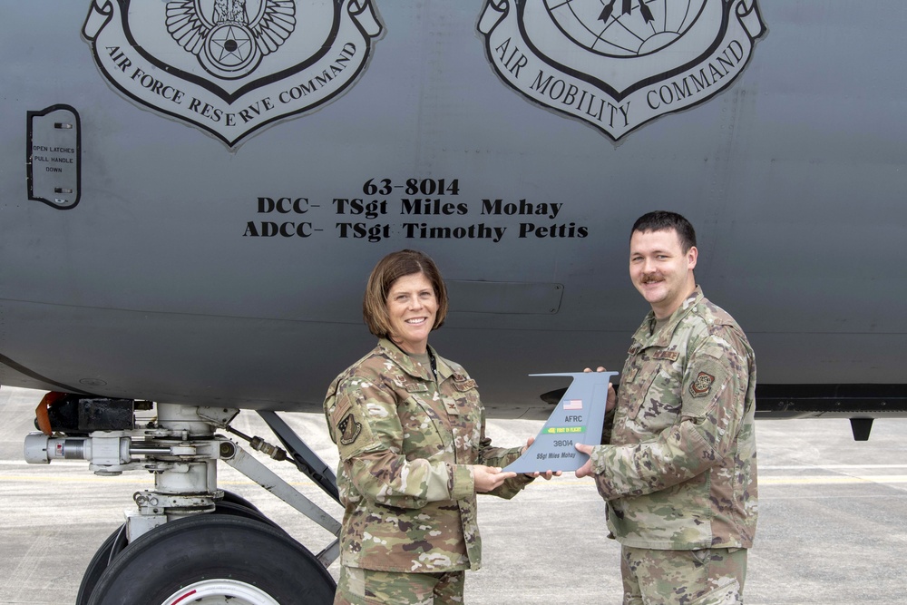 DVIDS Images Seymour's 2nd KC135 flies the coop [Image 2 of 4]