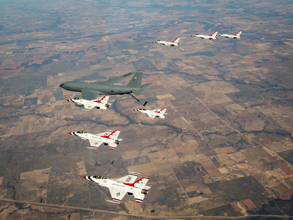 Thunderbirds Complete Final 2019 Cross Country Trip Thanks to McConnell KC-135