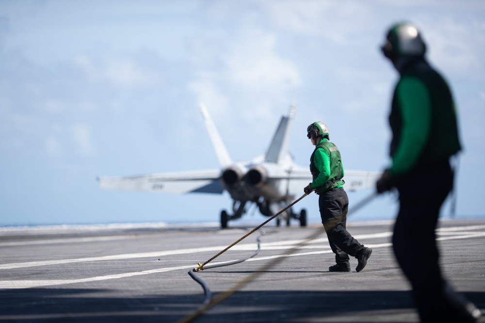 The aircraft carrier USS John C. Stennis (CVN 74) conducts carrier qualifications