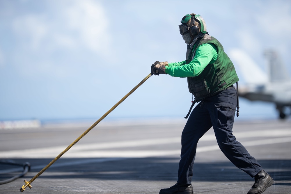 The aircraft carrier USS John C. Stennis (CVN 74) conducts carrier qualifications
