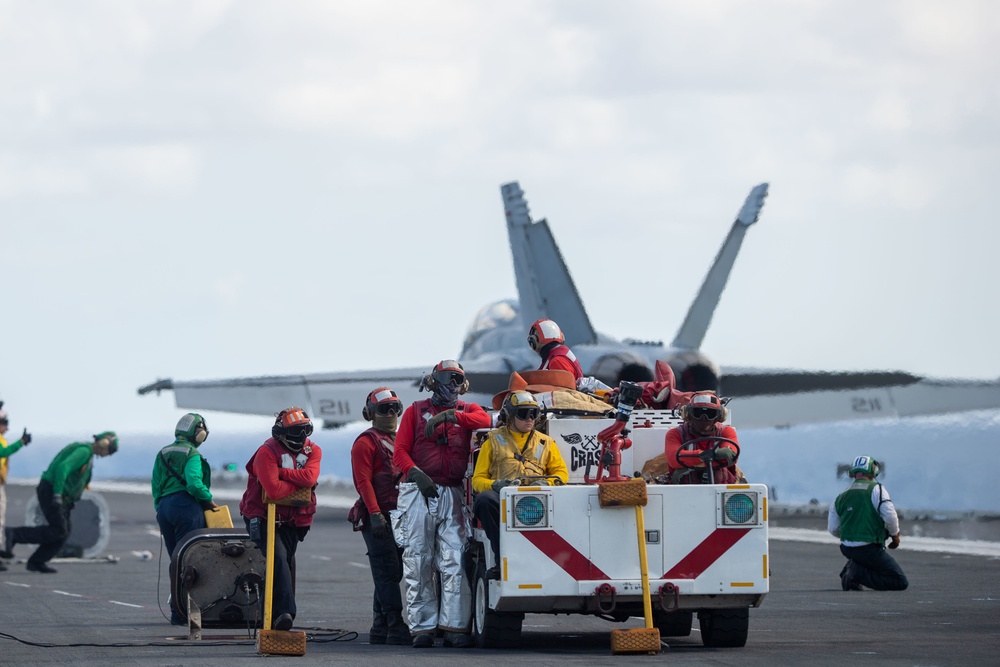The aircraft carrier USS John C. Stennis (CVN 74) conducts carrier qualifications