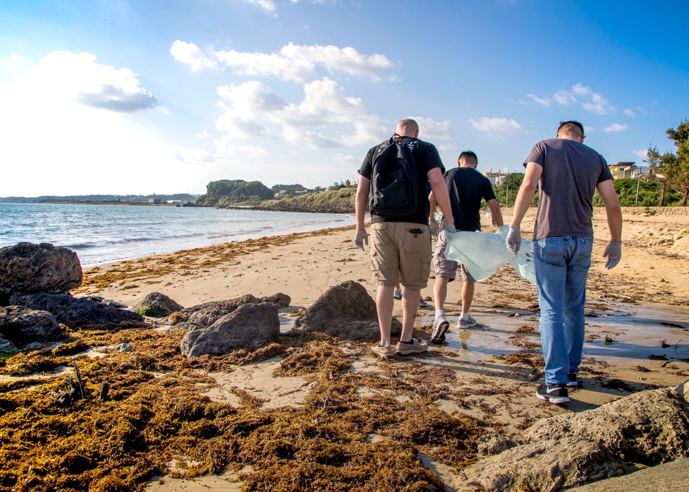 DVIDS - Images - U.S. Marines clean up the environment [Image 2 of 8]