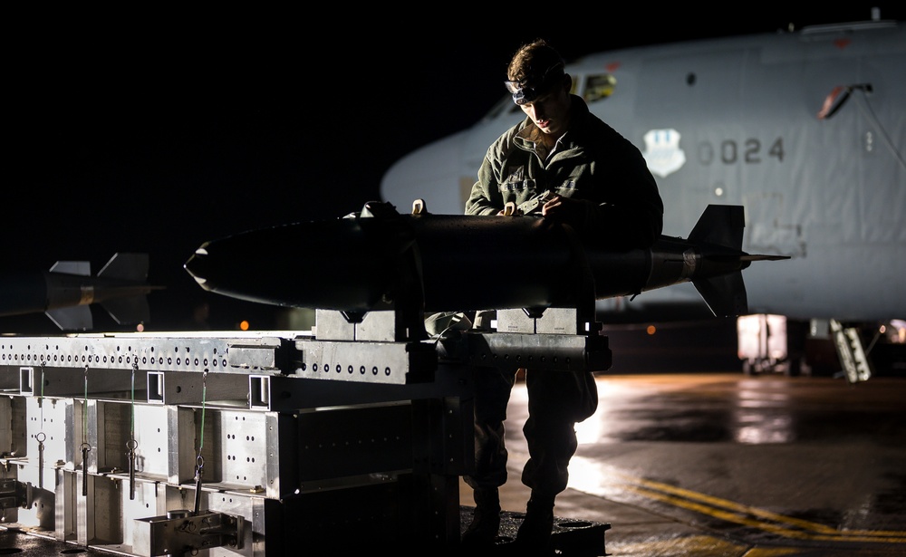 B-52 weapons load during BTF Europe 20-1