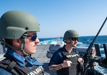 USS Farragut Transits throught the Straits of Bab el-Mandeb