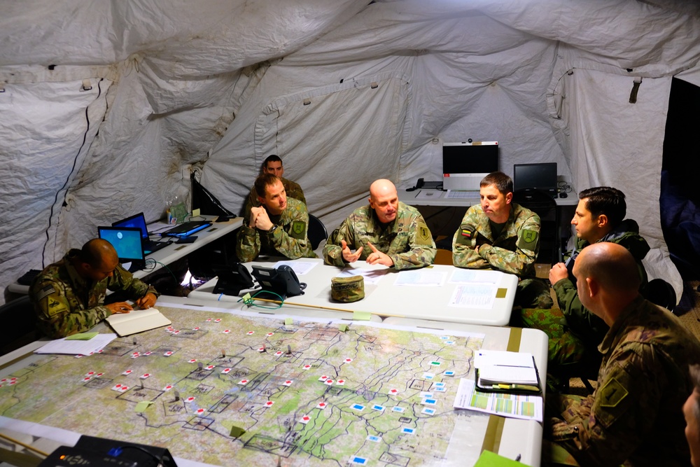 1ID FWD Shares Ideas with Lithuanian Land Forces During Dragoon Ready 20 in Germany