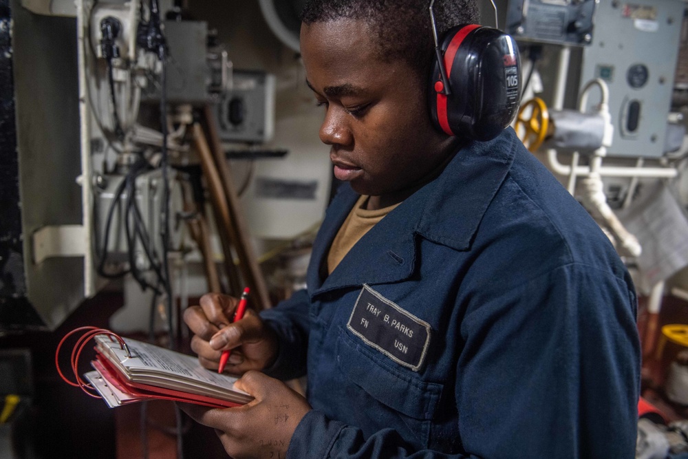 USS Harpers Ferry Conducts Engineering Training Exercise