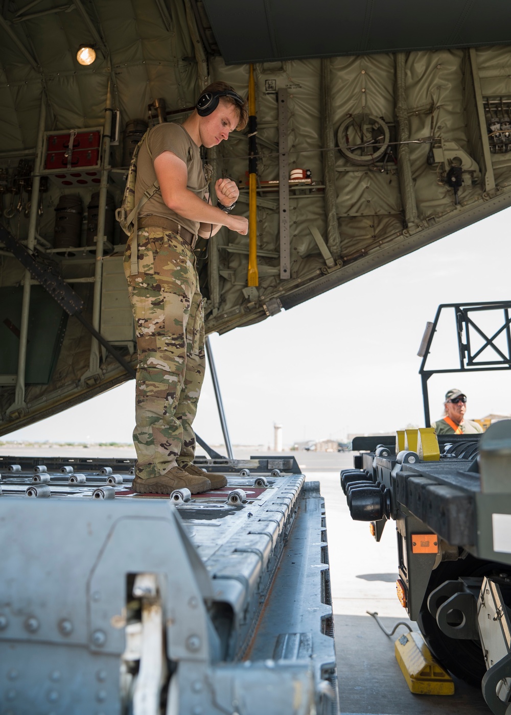 75th EAS Performs Combat Offload in Mogadishu