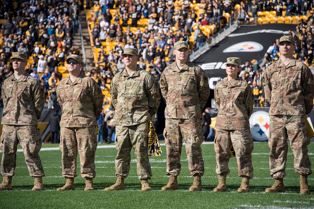 DVIDS Images Pittsburgh Steelers Salute to Service [Image 5 of 8]