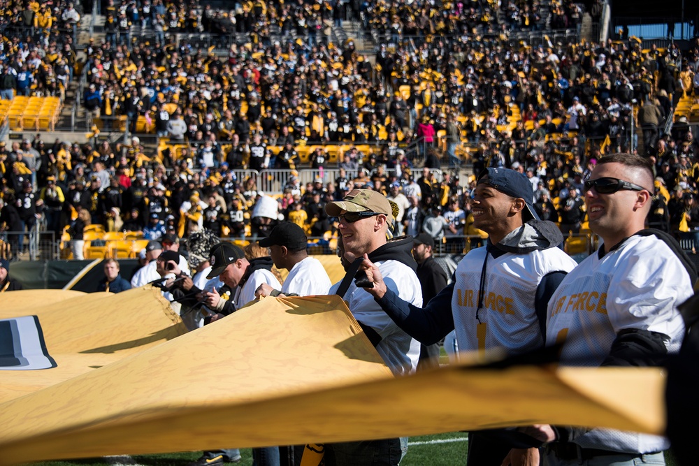 DVIDS Images Pittsburgh Steelers Salute to Service [Image 6 of 8]