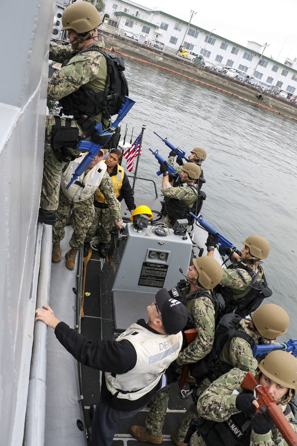 USS Green Bay (LPD 20) Visit Board Search and Seizure