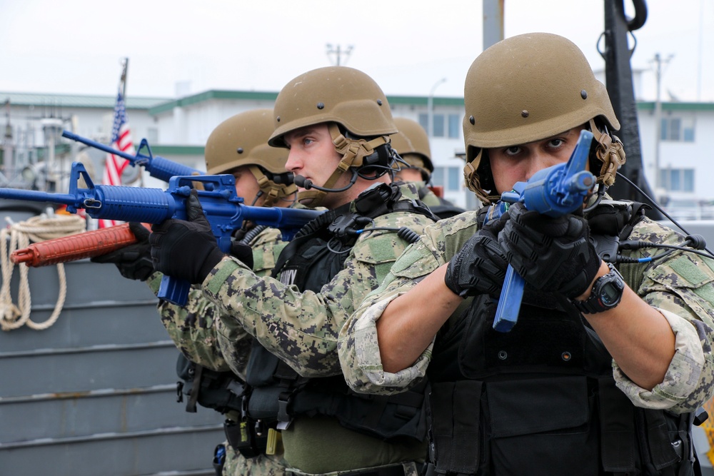 USS Green Bay (LPD 20) Visit Board Search and Seizure