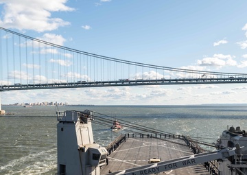 CARTER HALL ARRIVES IN NYC FOR VETERANS DAY CELEBRATION