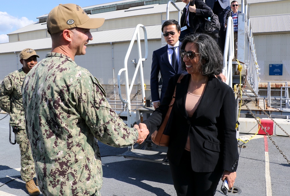 USS Green Bay (LPD 20) U.S. Congressional Staff Tour