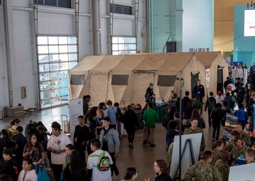 Sailors and Marines participate in STEM display during SDFW 2019