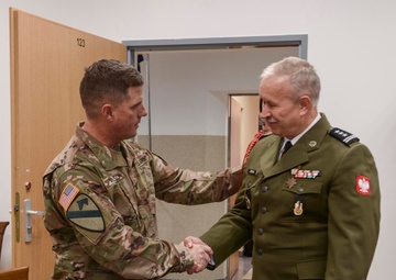 1st Cavalry Division’s ‘Blackjack Brigade’ builds relations Blackjack 6 presents Polish Soldiers with Army Achievement Medal