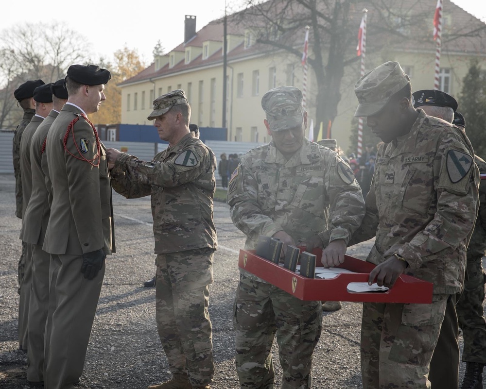 1st Cavalry Division’s ‘Blackjack Brigade’ builds relations Blackjack 6 presents Polish Soldiers with Army Achievement Medal