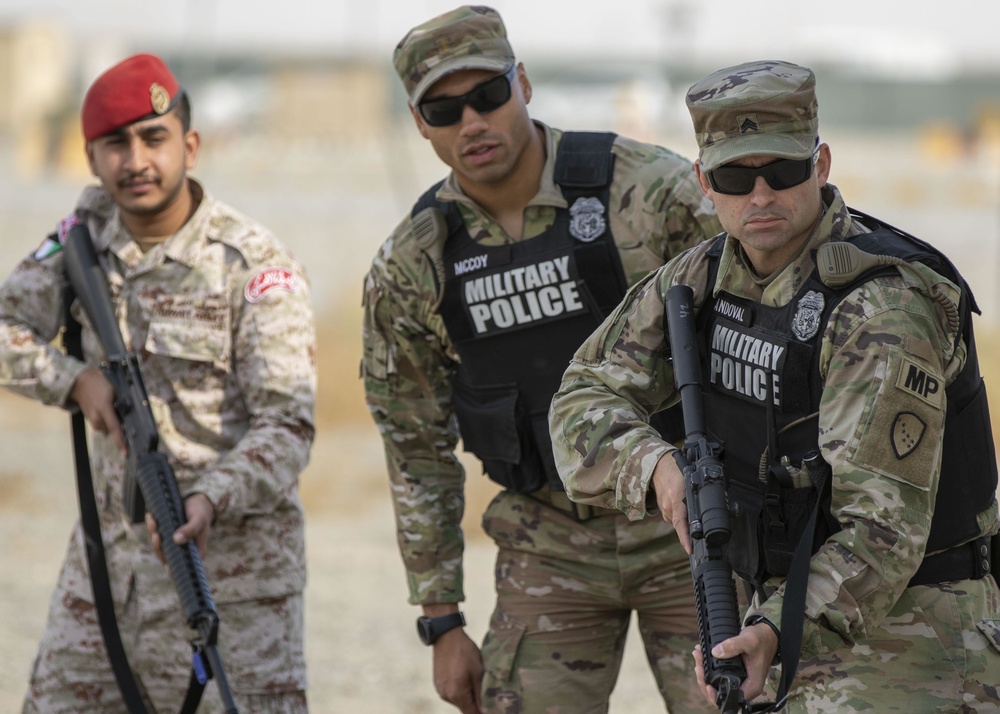 Kuwait, U.S. military police Soldiers conduct special reaction team training