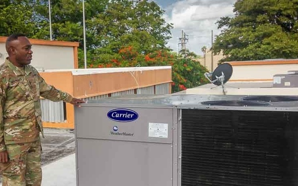 Command Sgt. Maj Maynard inspects HVAC