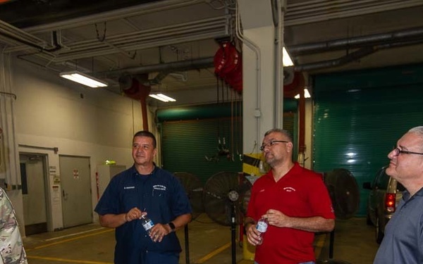 Command Sgt. Maj Maynard talks with MASTs at AMSA shop