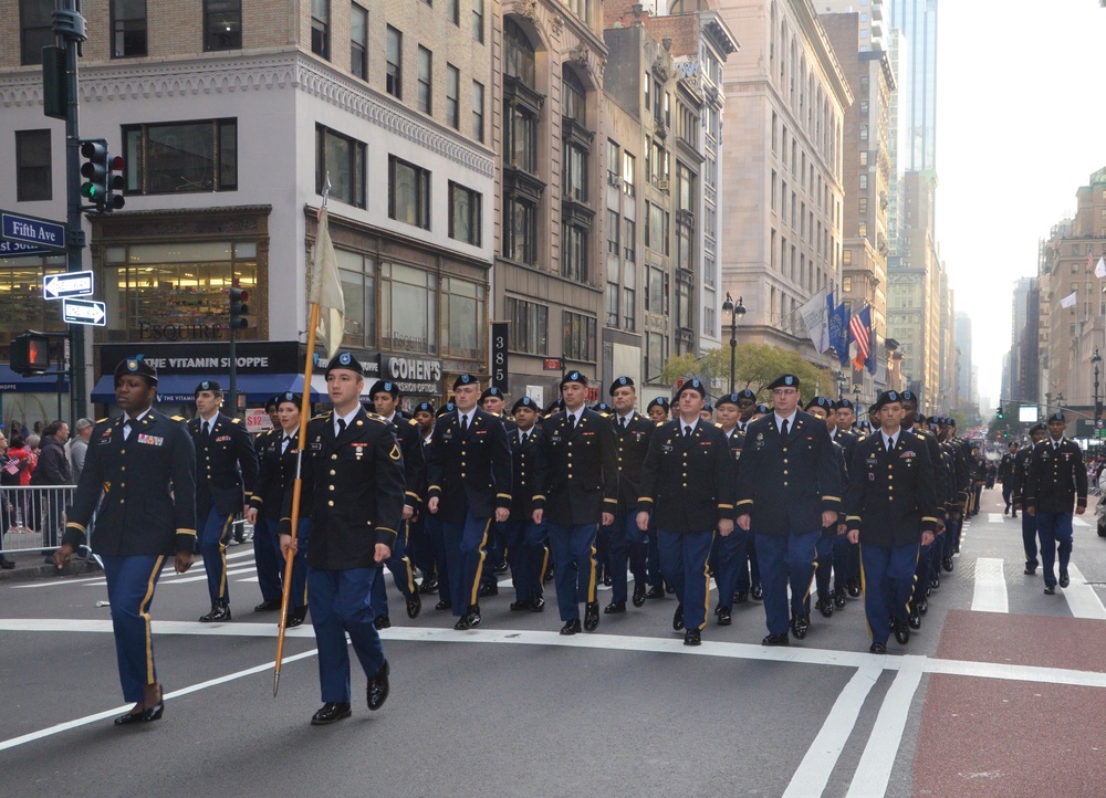 Is veterans day a paid federal holiday