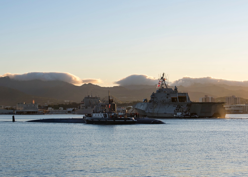 USS Jefferson City (SSN 759) Departs Pearl Harbor Naval Shipyard