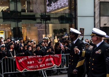 USS Carter Hall Departs Staten Island