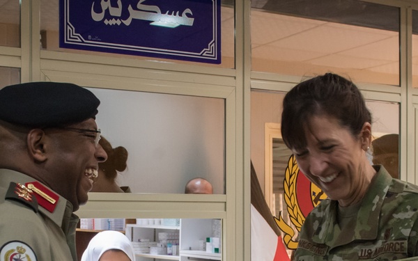 Kuwaiti army medics host Airmen medical staff