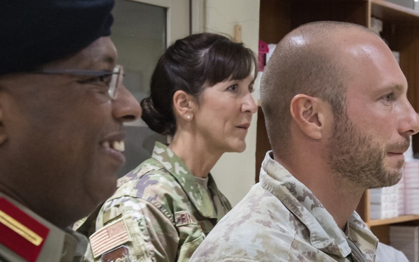 Kuwaiti army medics host Airmen medical staff