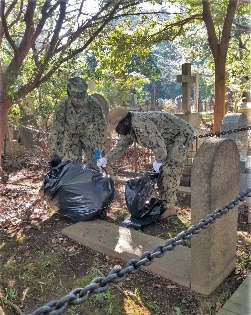 IWTS Yokosuka Sailors Help Beautify Yokohama Foreign General Cemetery