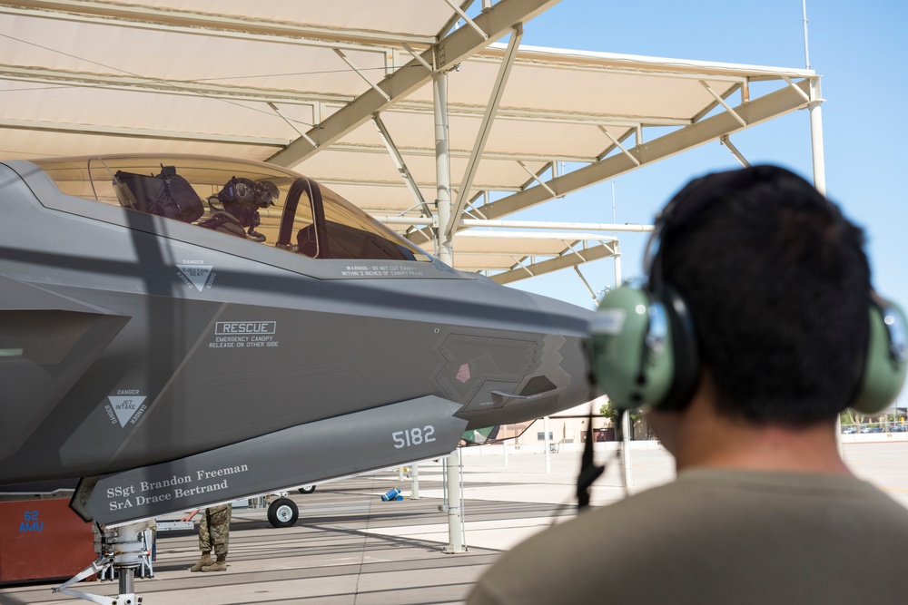 Student pilots’ first time soaring in F-35 through allied F-35 B-course