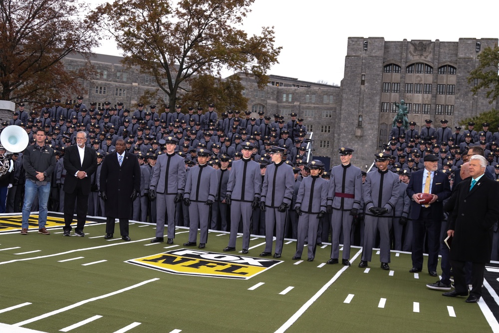 Here's How Fox Sports Created a One-of-a-Kind Set for its Veterans Day Fox  NFL Sunday Show in Annapolis