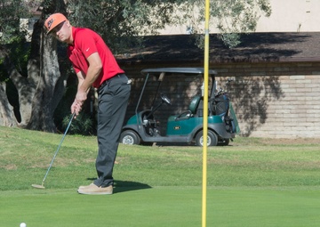 Sailors golf during San Diego Fleet Week