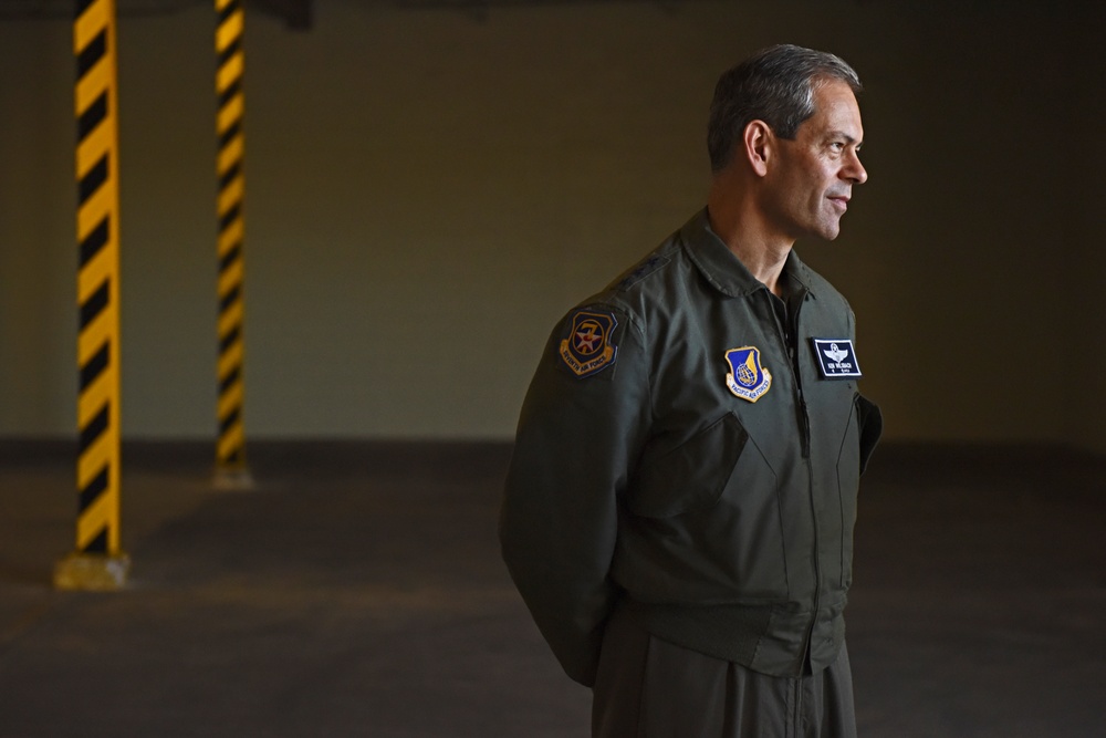 7th AF commander trains with the Wolf Pack