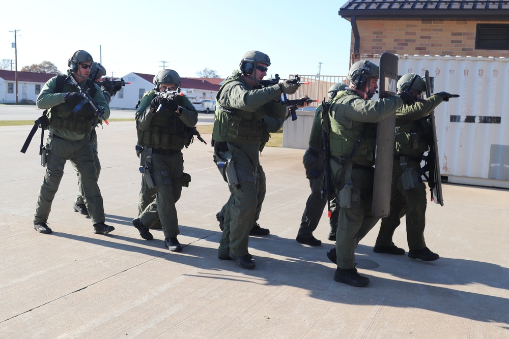 Fort McCoy Special Reaction Team holds training