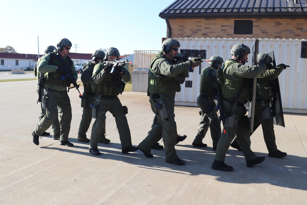 Fort McCoy Special Reaction Team holds training