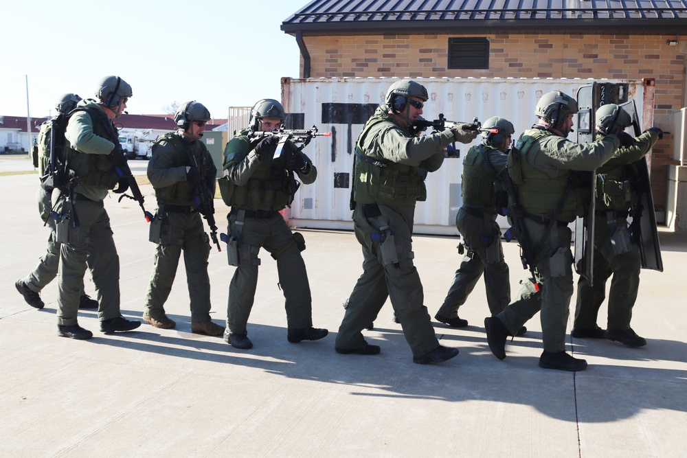 Fort McCoy Special Reaction Team holds training