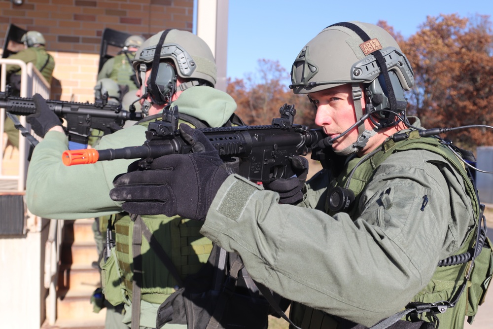 Fort McCoy Special Reaction Team holds training