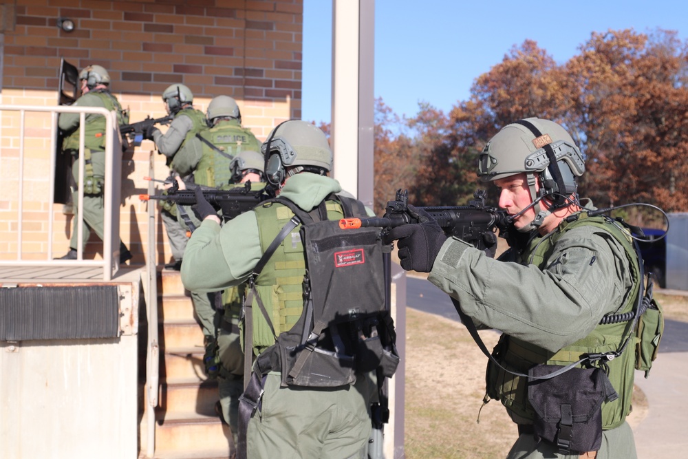 Fort McCoy Special Reaction Team holds training