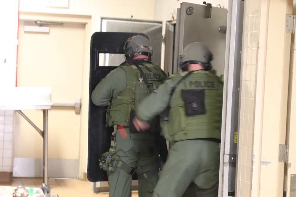 Fort McCoy Special Reaction Team holds training