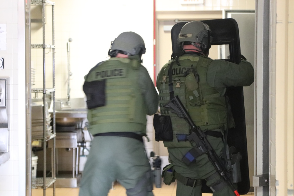 Fort McCoy Special Reaction Team holds training