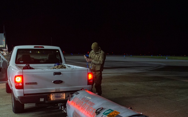 74th AMU crew chief services LOX