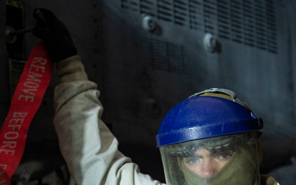 74th AMU crew chief services LOX