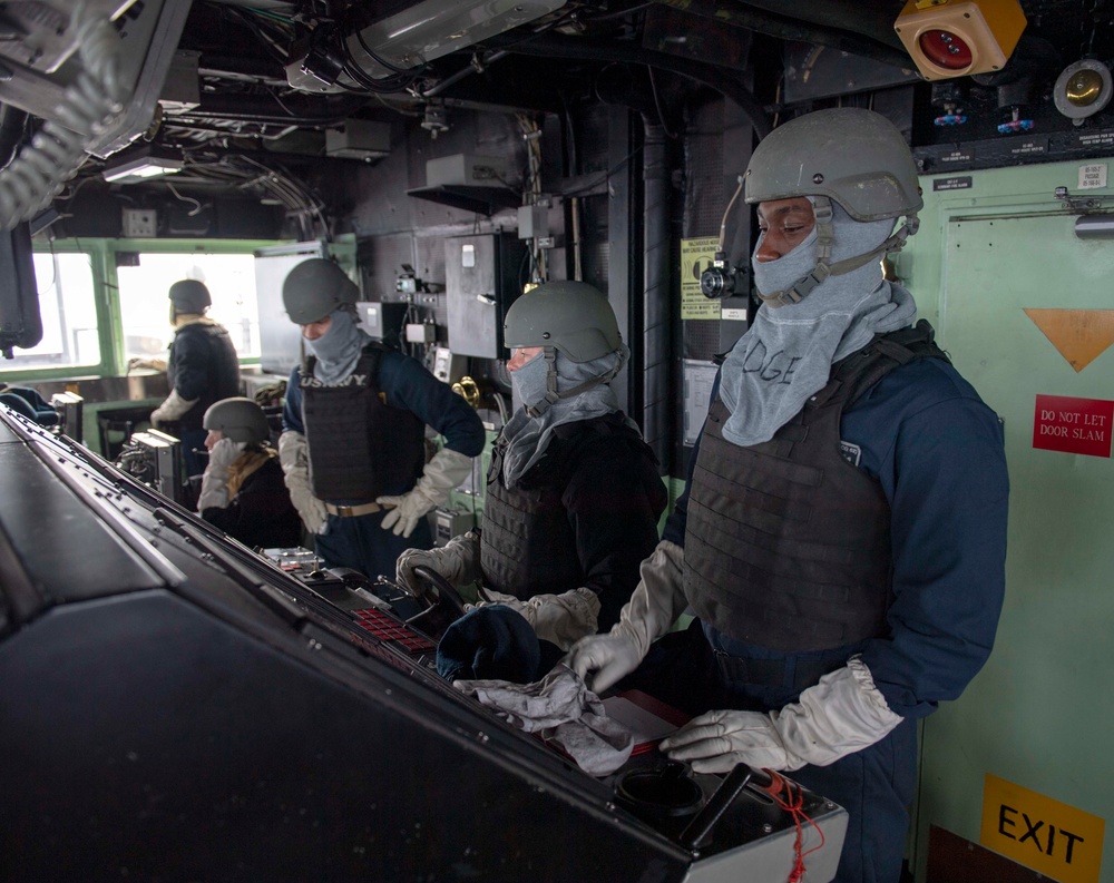 USS BUNKER HILL (CG 52)